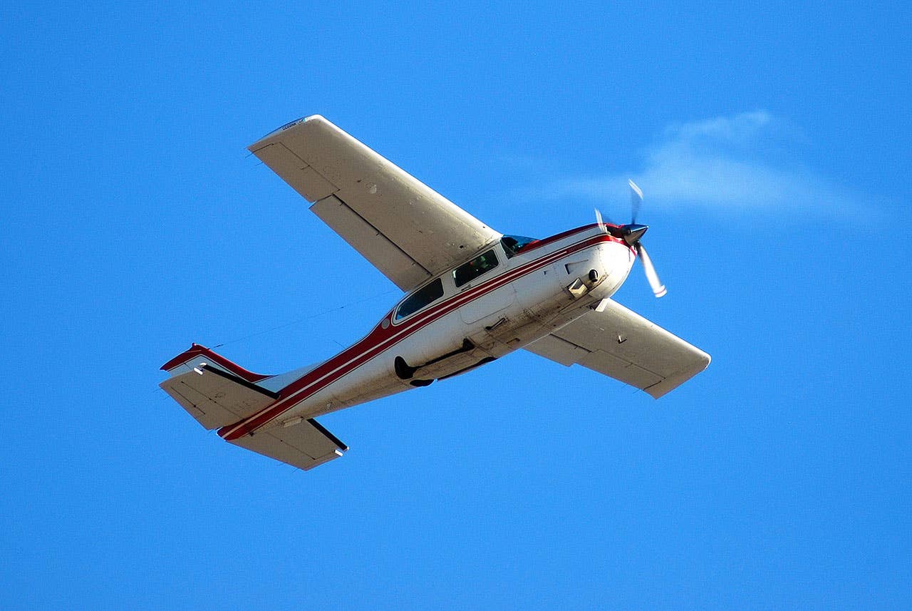Cessna 210: Photo By ’Fast’ Eddie Maloney Via Wikipedia Commons.