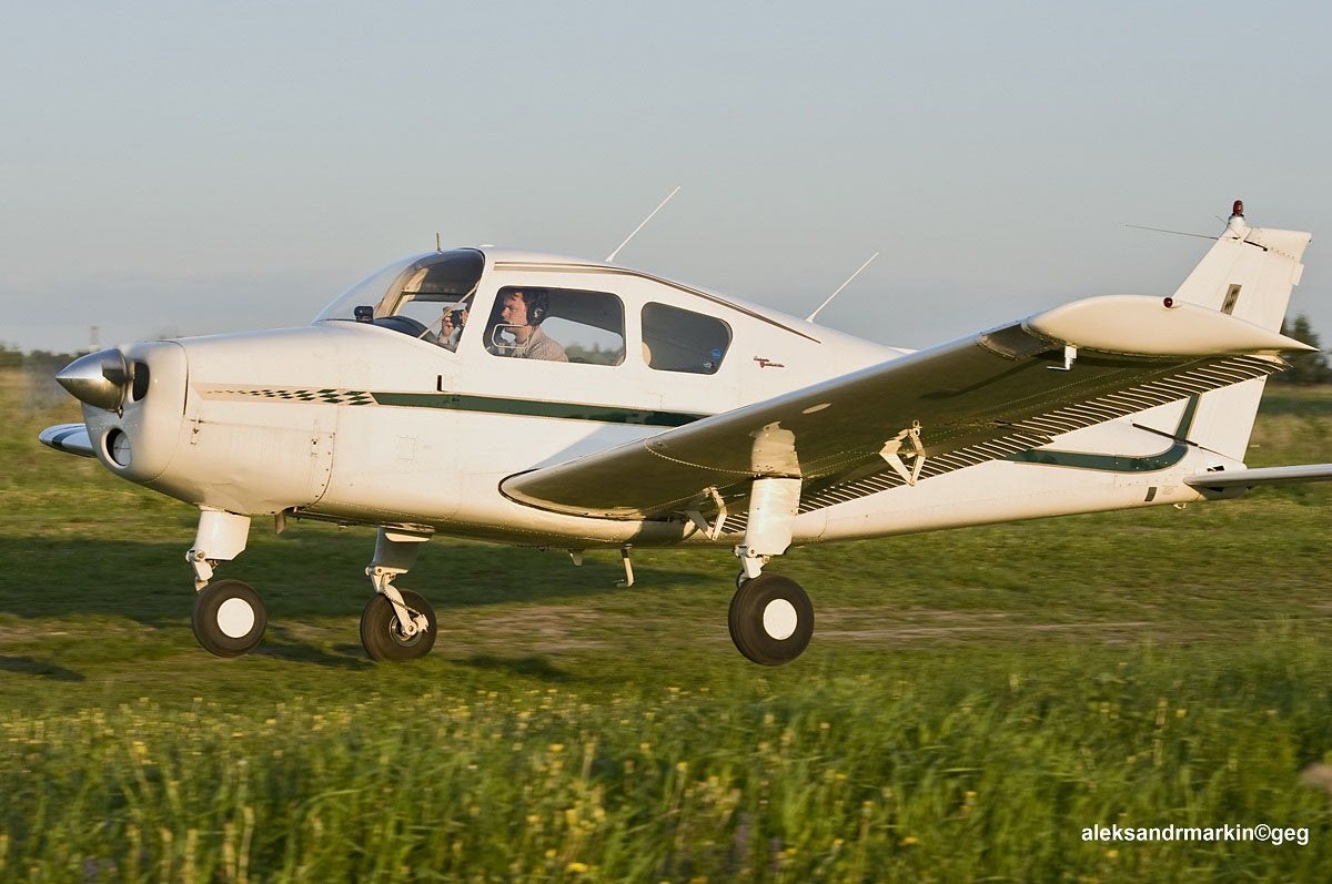ゴム動力機】Guillow's製Beechcraft Musketeer(L/C仕様）（翼長